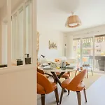 Bright A-c With Sea View - 아파트