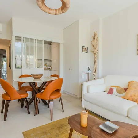 Bright A-c With Sea View - Apartmán