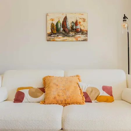 Bright A-c With Sea View - Apartmán