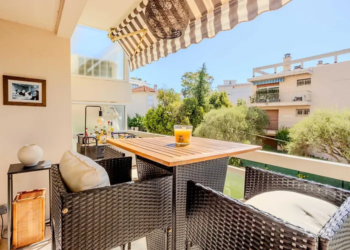 Bright A-c With Sea View - Apartment Antibes