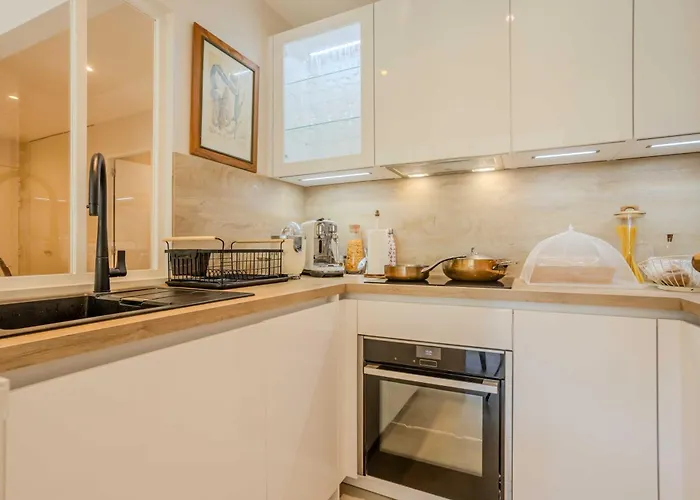 Apartment Bright A-c With Sea View - *