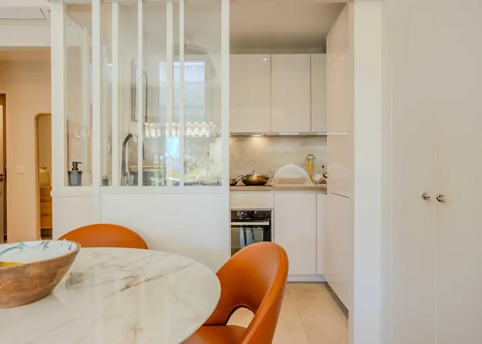 Bright A-c With Sea View - Apartment Antibes